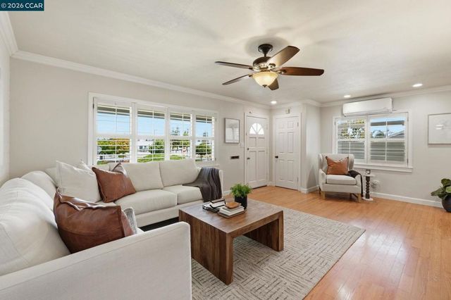 210 Vista Way, Martinez, CA 94553