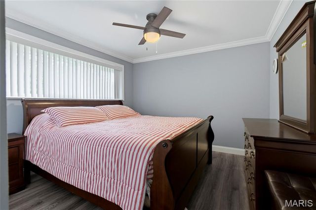 9443 Oakwood Manor Lane, Sunset Hills, MO 63126