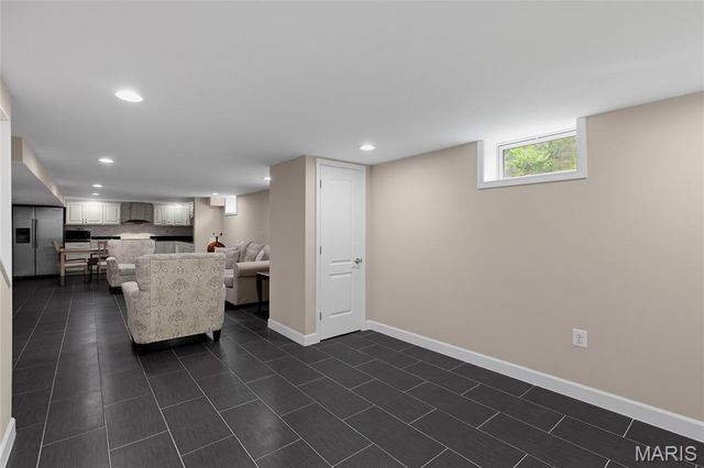 9443 Oakwood Manor Lane, Sunset Hills, MO 63126