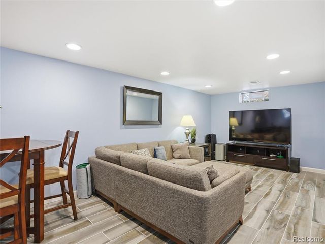 1629 N Pleasant Street, Royal Oak, MI 48067