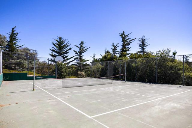 521 Quail Run Court, Del Rey Oaks, CA 93940