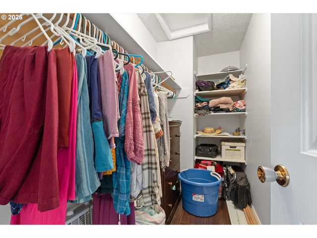 1508 Ne HOGAN Dr, Gresham, OR 97030