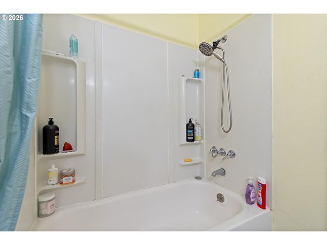 1508 Ne HOGAN Dr, Gresham, OR 97030