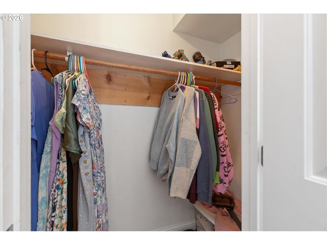 1508 Ne HOGAN Dr, Gresham, OR 97030