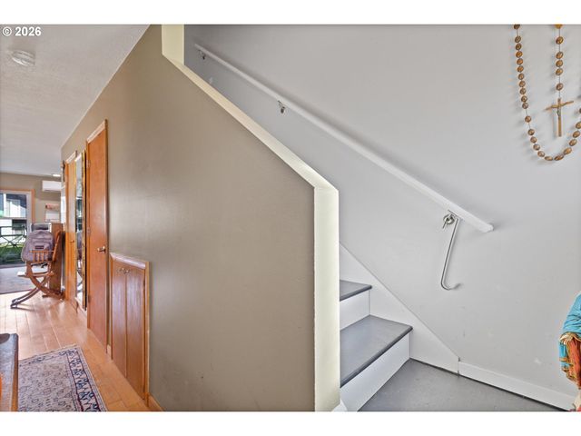 1508 Ne HOGAN Dr, Gresham, OR 97030