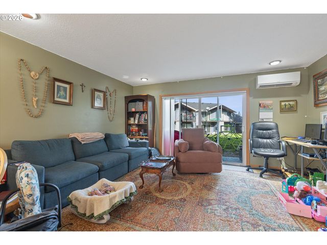 1508 Ne HOGAN Dr, Gresham, OR 97030