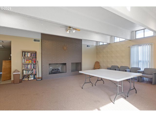 1508 Ne HOGAN Dr, Gresham, OR 97030