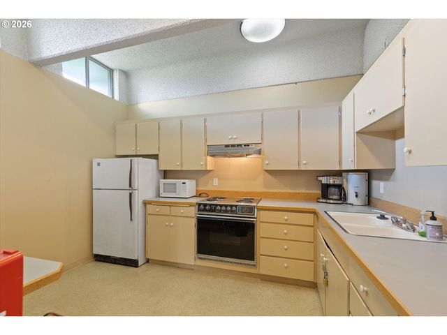 1508 Ne HOGAN Dr, Gresham, OR 97030