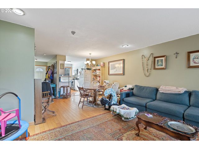 1508 Ne HOGAN Dr, Gresham, OR 97030