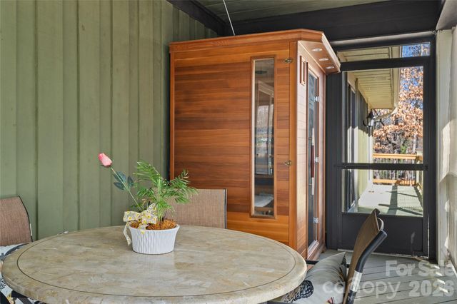 3017 Chestnut Tree Road, Hendersonville, NC 28792