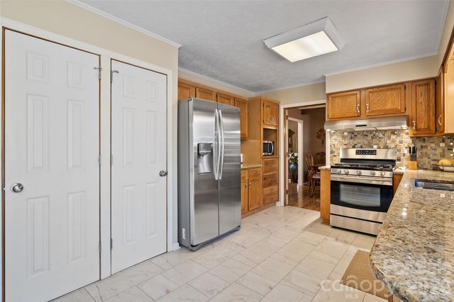 3017 Chestnut Tree Road, Hendersonville, NC 28792