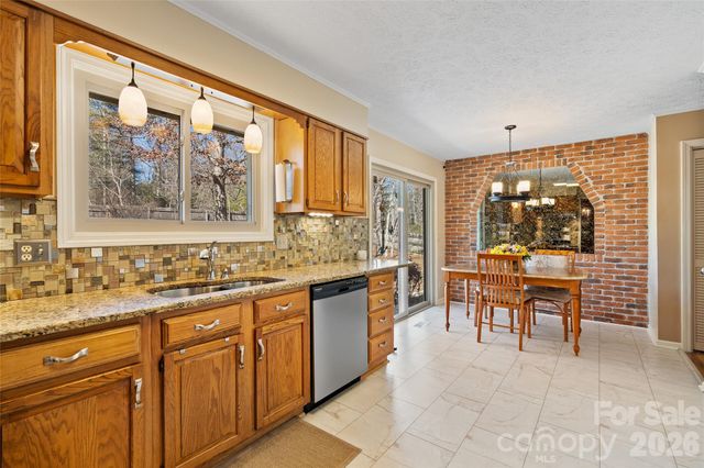 3017 Chestnut Tree Road, Hendersonville, NC 28792