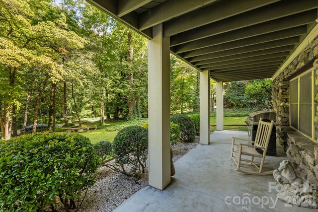 3017 Chestnut Tree Road, Hendersonville, NC 28792