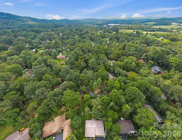 3017 Chestnut Tree Road, Hendersonville, NC 28792