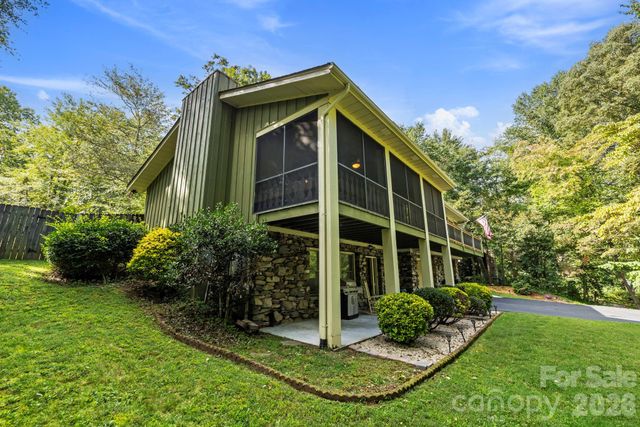 3017 Chestnut Tree Road, Hendersonville, NC 28792