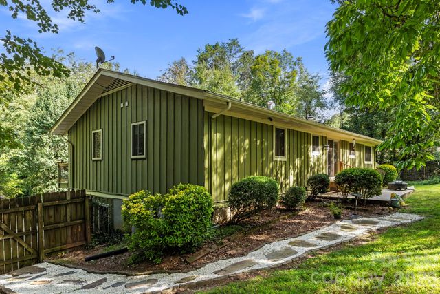 3017 Chestnut Tree Road, Hendersonville, NC 28792