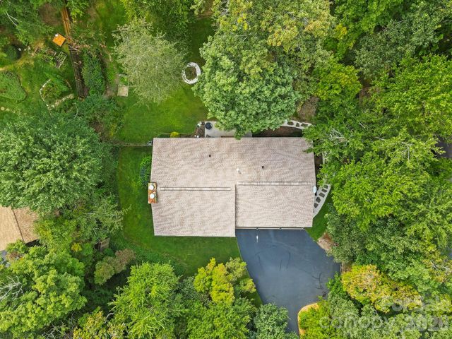 3017 Chestnut Tree Road, Hendersonville, NC 28792