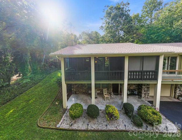 3017 Chestnut Tree Road, Hendersonville, NC 28792
