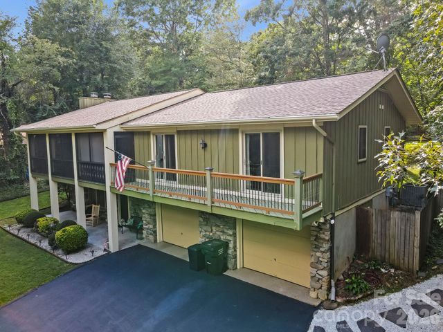 3017 Chestnut Tree Road, Hendersonville, NC 28792