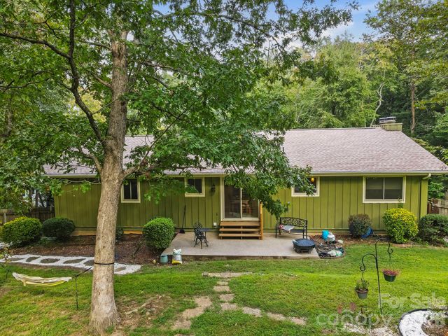 3017 Chestnut Tree Road, Hendersonville, NC 28792