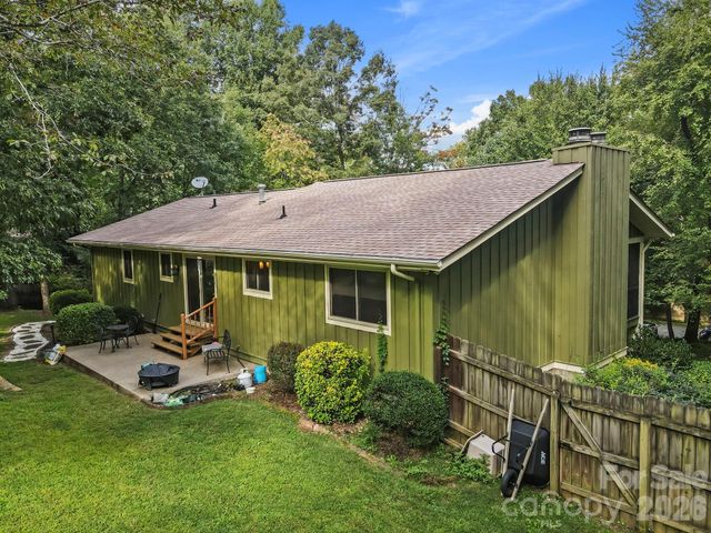 3017 Chestnut Tree Road, Hendersonville, NC 28792