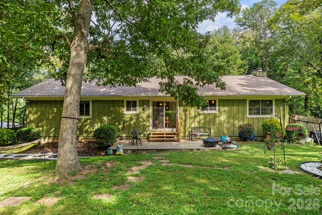 3017 Chestnut Tree Road, Hendersonville, NC 28792