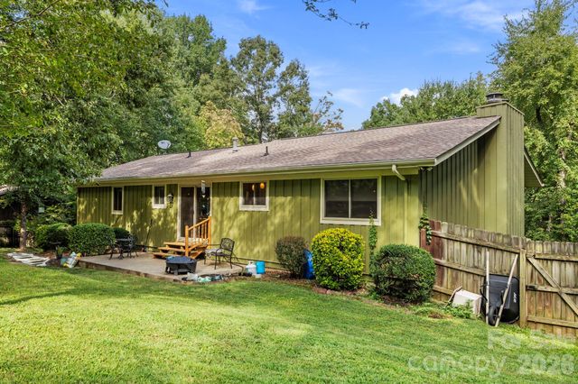 3017 Chestnut Tree Road, Hendersonville, NC 28792