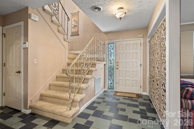 3017 Chestnut Tree Road, Hendersonville, NC 28792