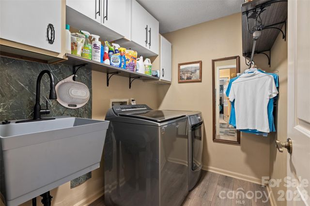 3017 Chestnut Tree Road, Hendersonville, NC 28792