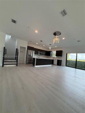 10479 NW 82nd St 10, Doral, FL 33178