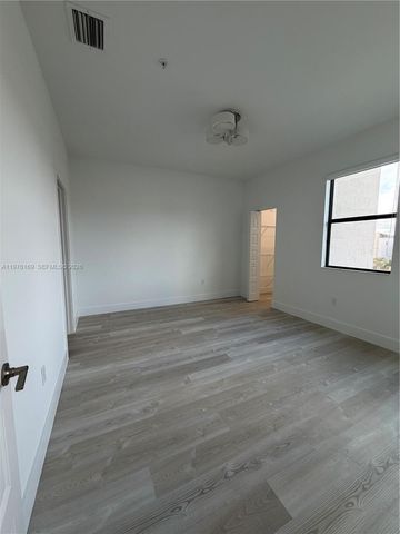 10479 NW 82nd St 10, Doral, FL 33178