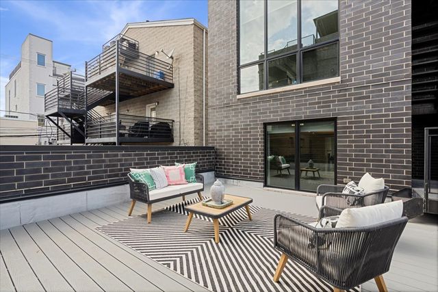 1541 W Pearson Street 1, Chicago, IL 60642