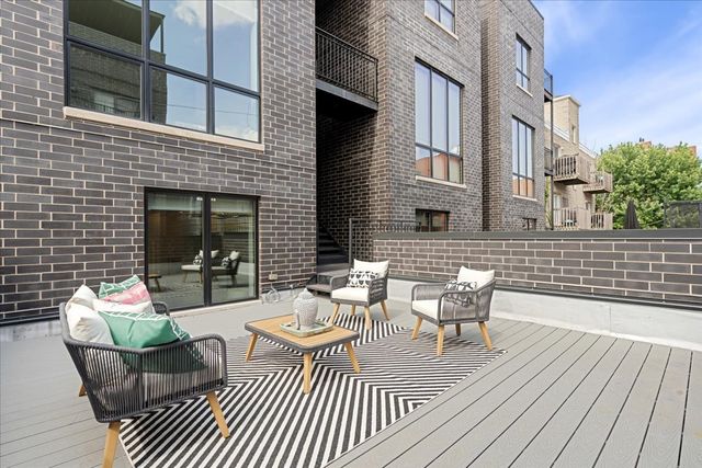 1541 W Pearson Street 1, Chicago, IL 60642