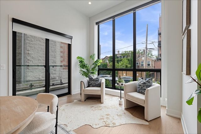 1541 W Pearson Street 1, Chicago, IL 60642