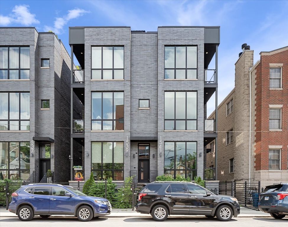 1541 W Pearson Street 1, Chicago, IL 60642