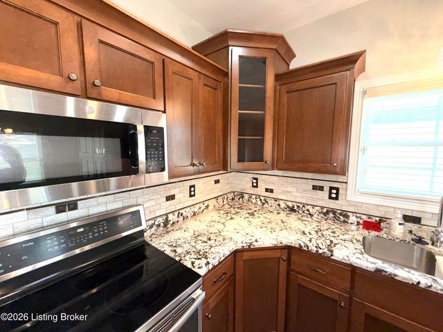 242 Potomac, Mt Washington, KY 40047