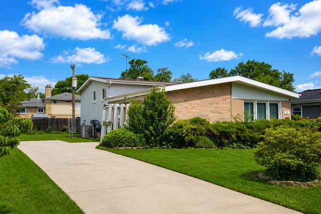 54 Fernwood Drive, Glenview, IL 60025