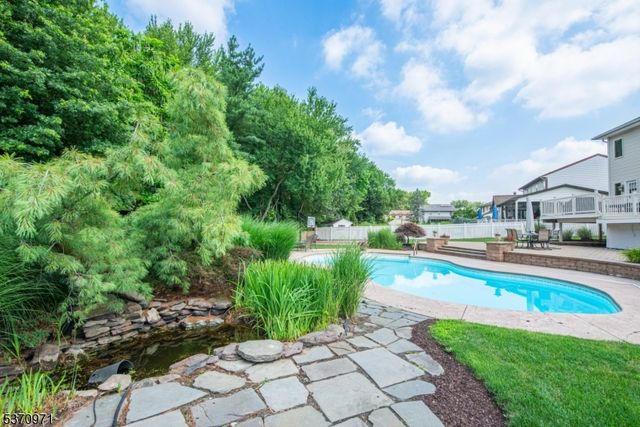 14 Winfield Ct, Fairfield Twp., NJ 07004