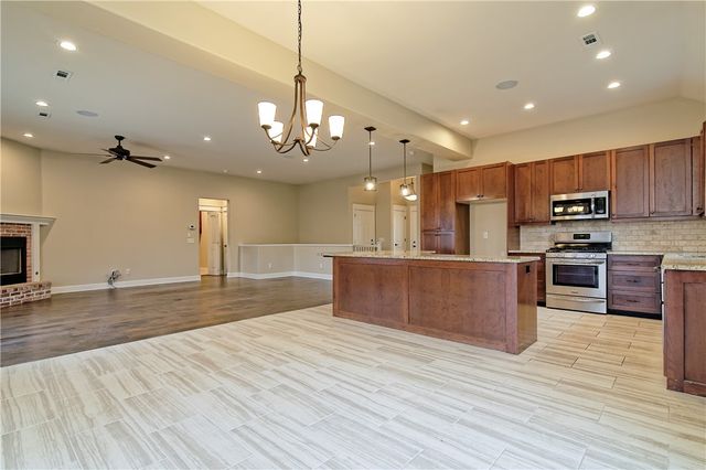 13815 Eastgate Drive, Rogers, AR 72756