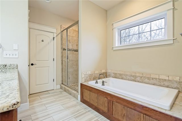 13815 Eastgate Drive, Rogers, AR 72756