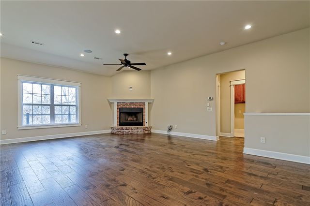 13815 Eastgate Drive, Rogers, AR 72756