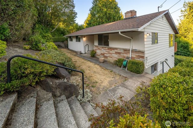 19526 53rd Avenue NE, Lake Forest Park, WA 98155