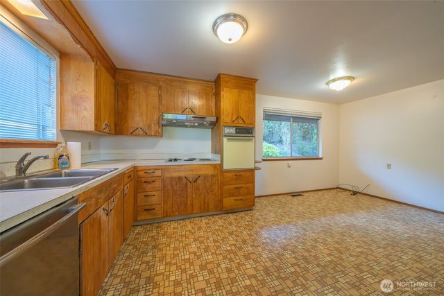 19526 53rd Avenue NE, Lake Forest Park, WA 98155