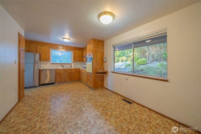 19526 53rd Avenue NE, Lake Forest Park, WA 98155