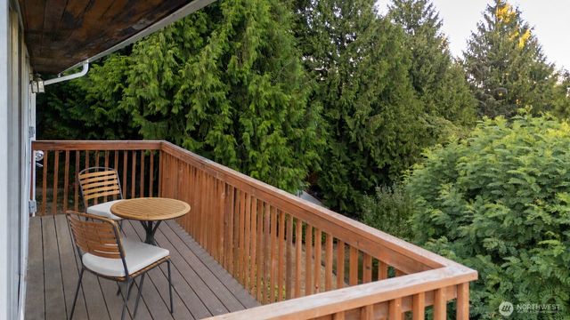 19526 53rd Avenue NE, Lake Forest Park, WA 98155