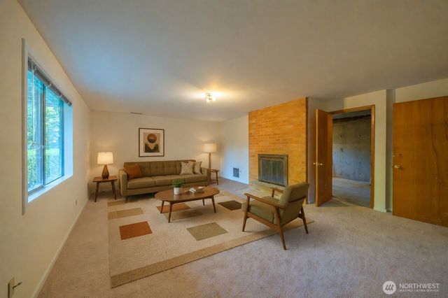 19526 53rd Avenue NE, Lake Forest Park, WA 98155