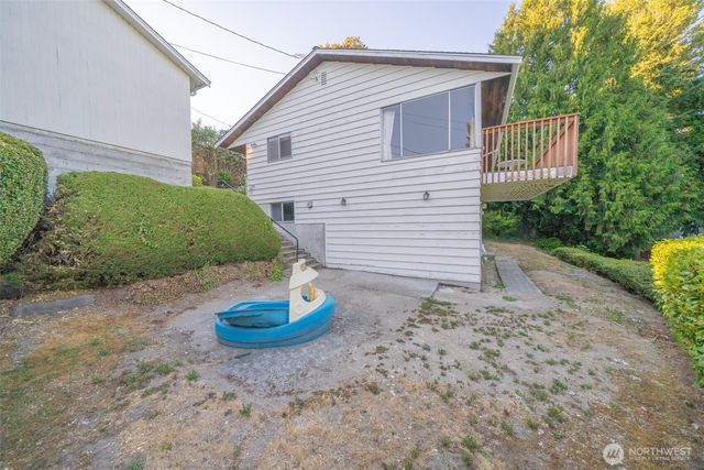 19526 53rd Avenue NE, Lake Forest Park, WA 98155