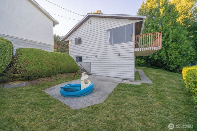 19526 53rd Avenue NE, Lake Forest Park, WA 98155