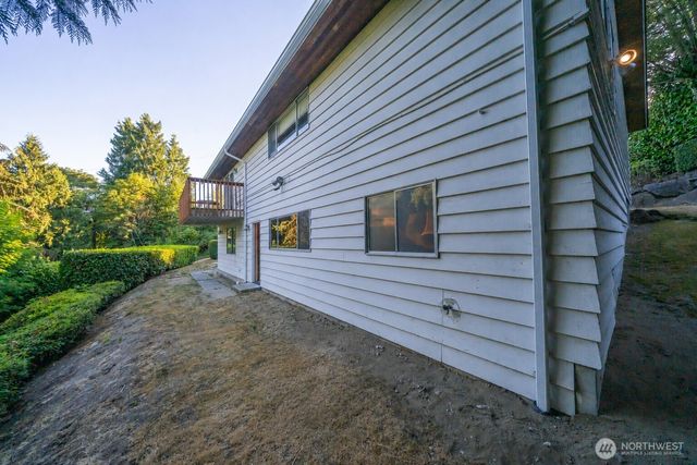 19526 53rd Avenue NE, Lake Forest Park, WA 98155
