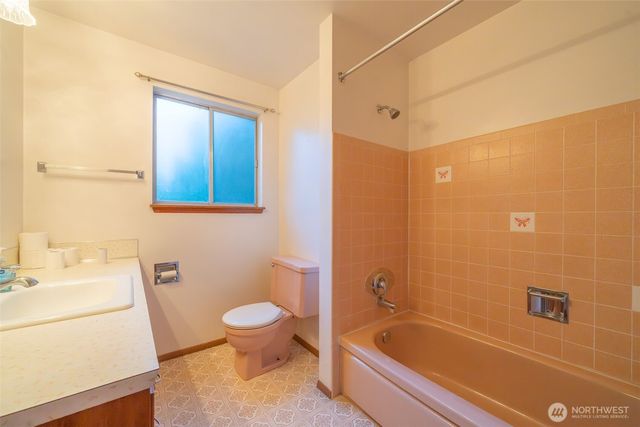 19526 53rd Avenue NE, Lake Forest Park, WA 98155